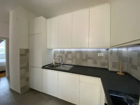 Sale, two bedroom apartment, 58m², Bečići, Budva - image 9