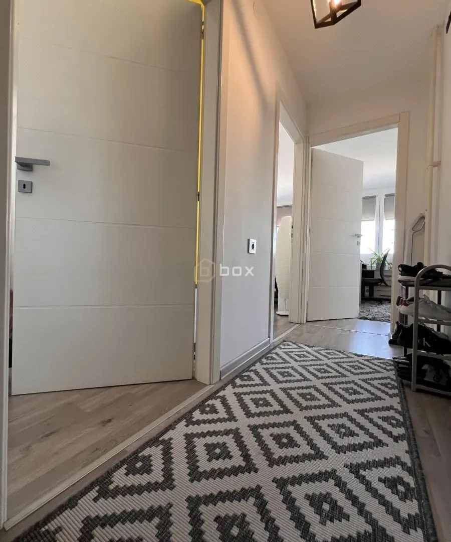 Prodaja, trosoban stan, 91m², Medijana, Niš