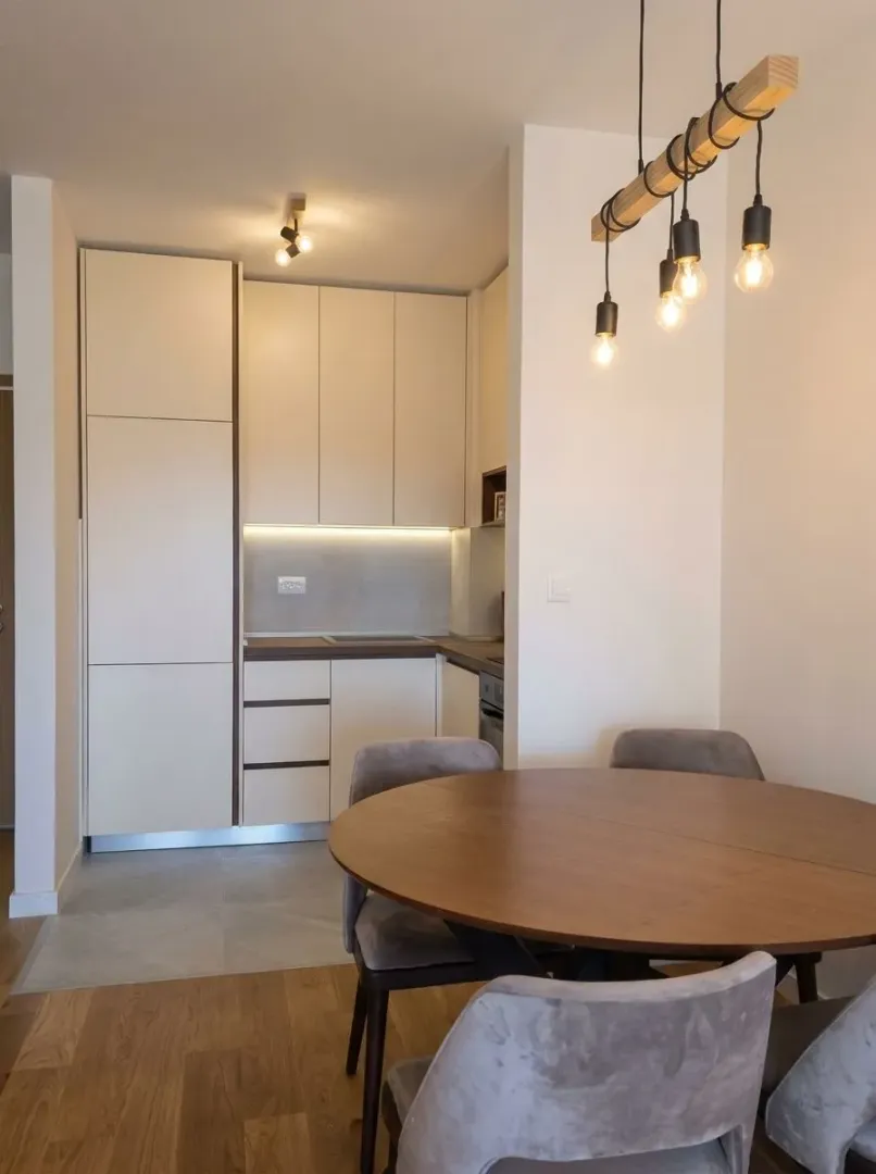Modern kitchen with a dining area and built-in units.