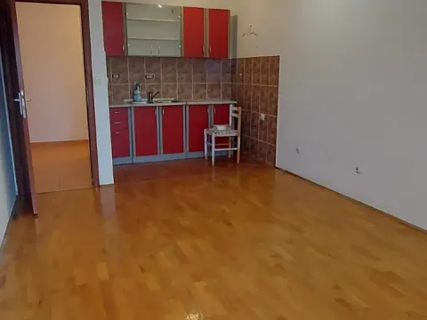 Prodaja, jednosoban stan, 45m², Stari Aerodrom, Podgorica - image 1