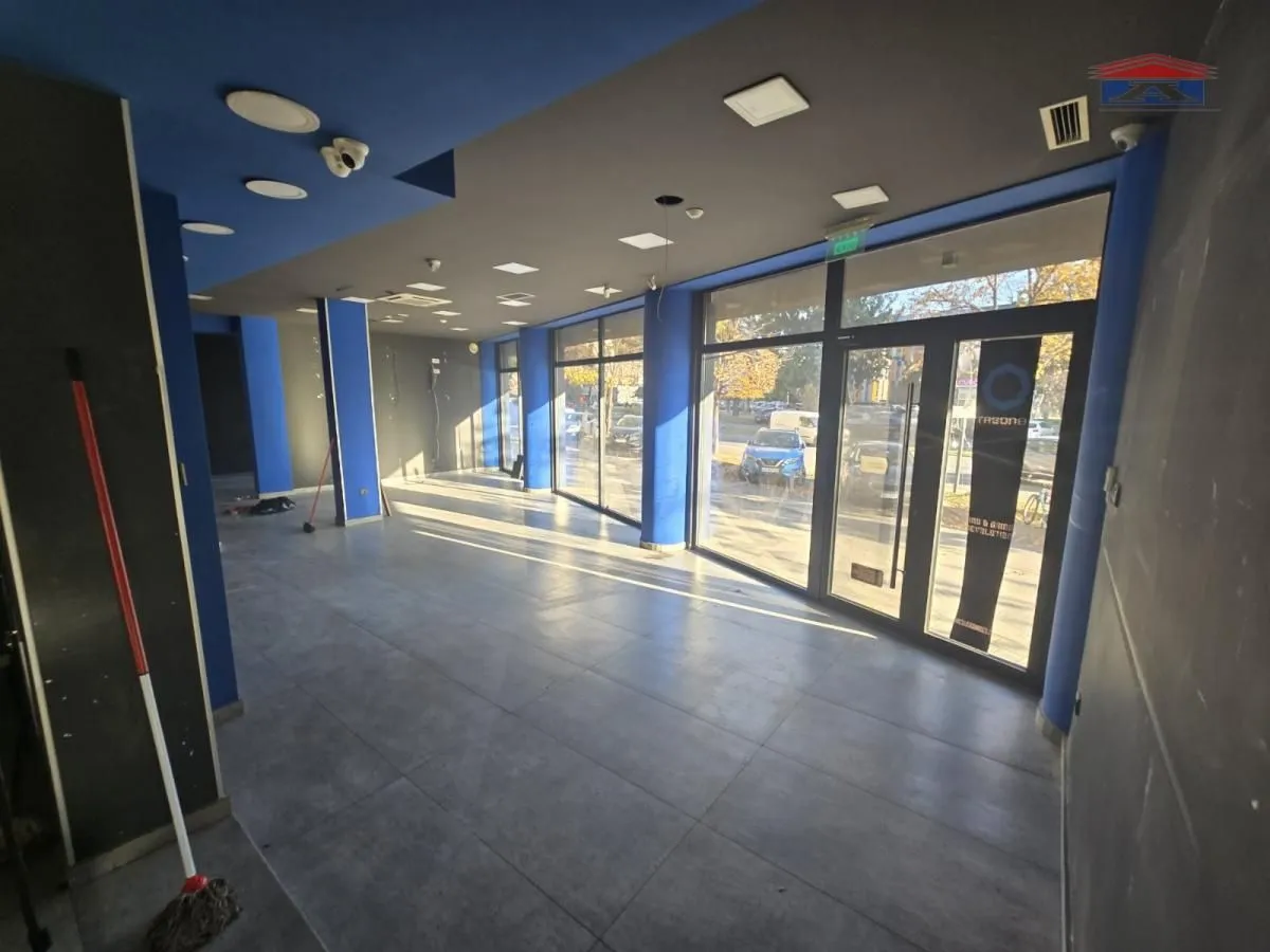 Sale, office space, 306m², Grbavica, Novi Sad Sve Podlokacije
