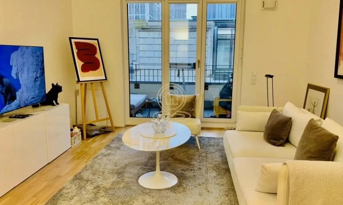 Izdavanje, dvosoban stan, 69m², Centar, Novi Sad