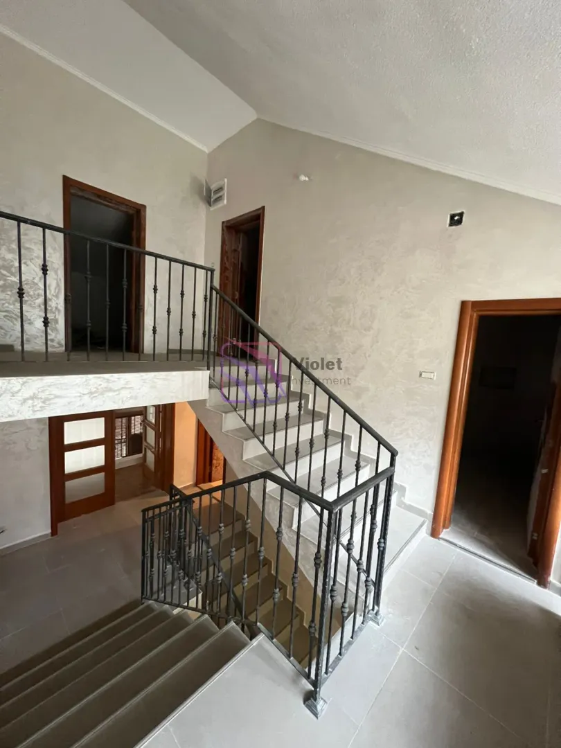 Prodaja, kuća, 400m², Gorica C, Podgorica