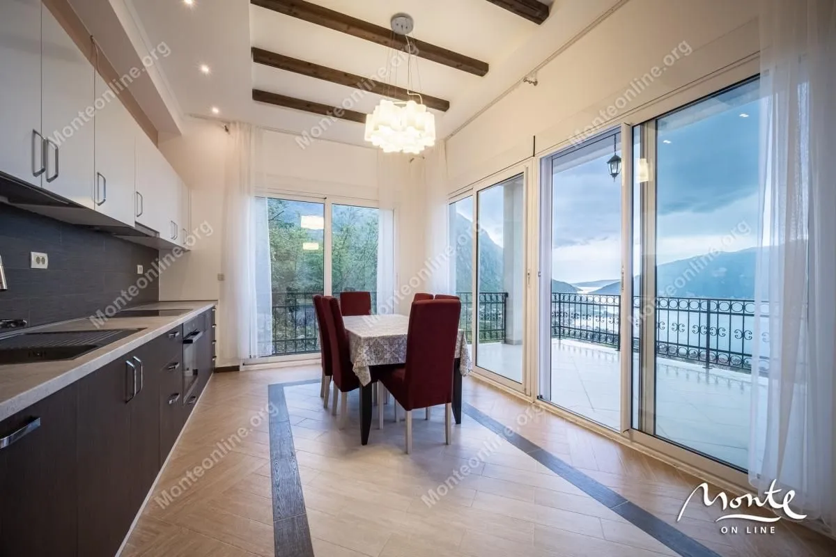 Sale, house, 103m², Risan, Kotor