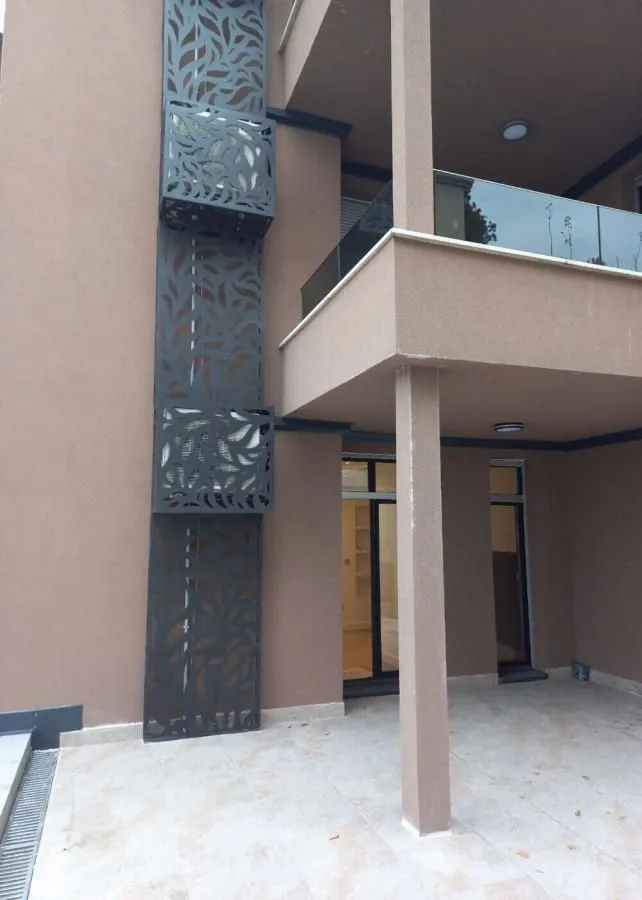Izdavanje, četvorosoban stan, 155m², Savski Venac, Beograd
