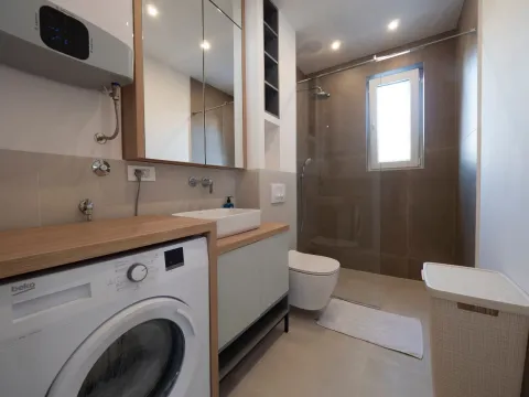 Rent, one bedroom apartment, 41m², Bečići, Budva - image 11