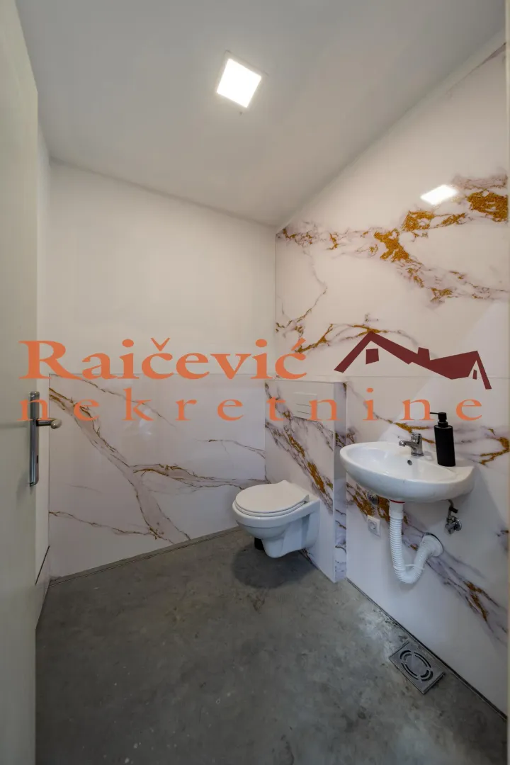 Rent, office space, 310m², Palilula, Niš