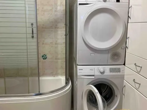 Rent, four bedroom apartment, 135m², Savski Venac, Beograd - image 15