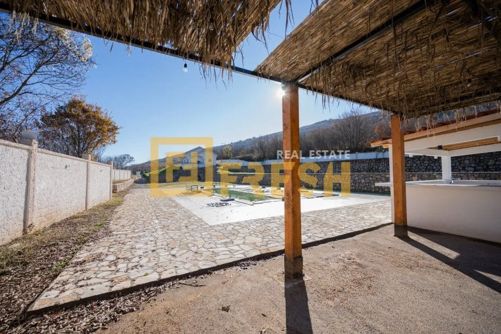 Prodaja, kuća, 250m², Ostalo, Podgorica