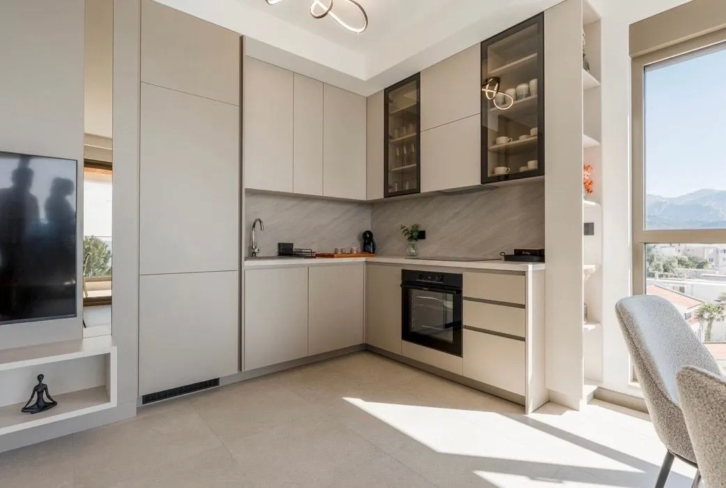 Izdavanje, dvosoban stan, 79m², Šušanj, Bar