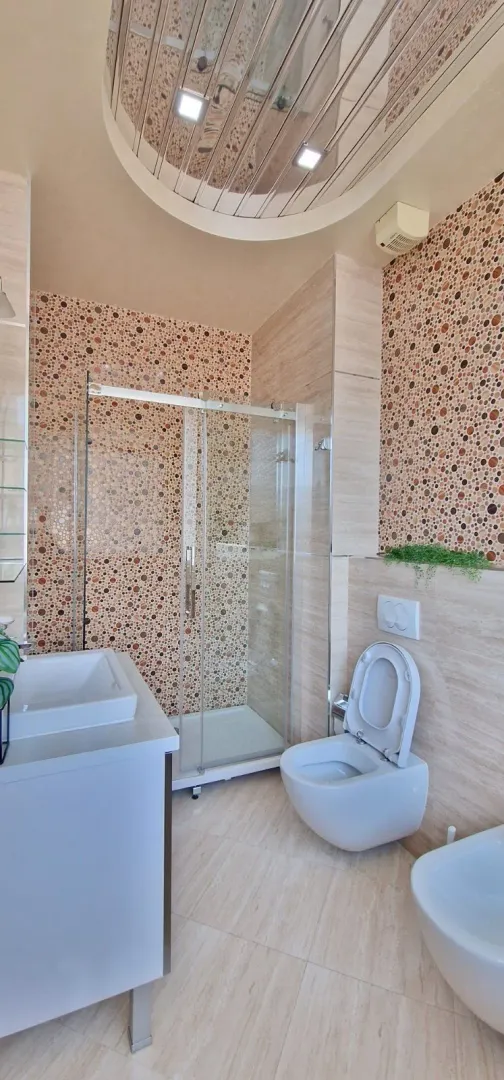 Izdavanje, dvosoban stan, 112m², Budva, Crna Gora
