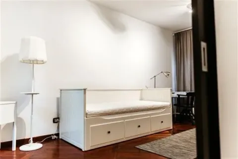 Bright room with a white daybed. - image 12