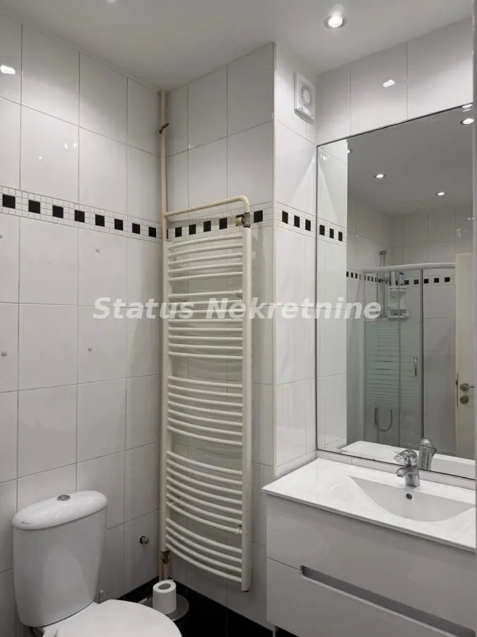 Izdavanje, trosoban stan, 64m², Stari grad, Novi Sad