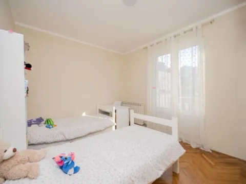 Rent, house, 400m², Momišići, Podgorica - image 3