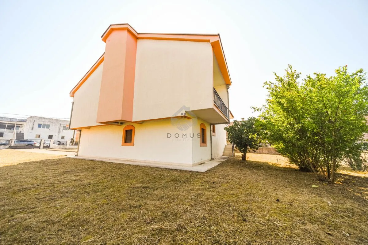 Prodaja, kuća, 350m², Tuzi, Podgorica
