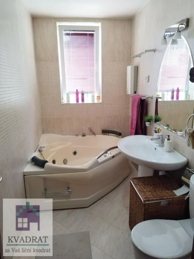Prodaja, četvorosoban stan, 115m², Grbavica, Novi Sad Sve Podlokacije