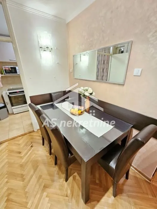 Izdavanje, trosoban stan, 85m², Slavija, Vračar Sve Podlokacije