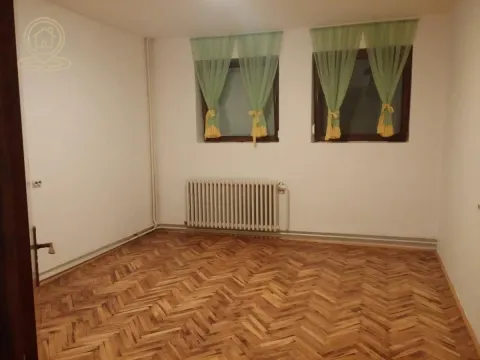 Izdavanje, kuća, 120m², Petrovaradin, Novi Sad - image 1