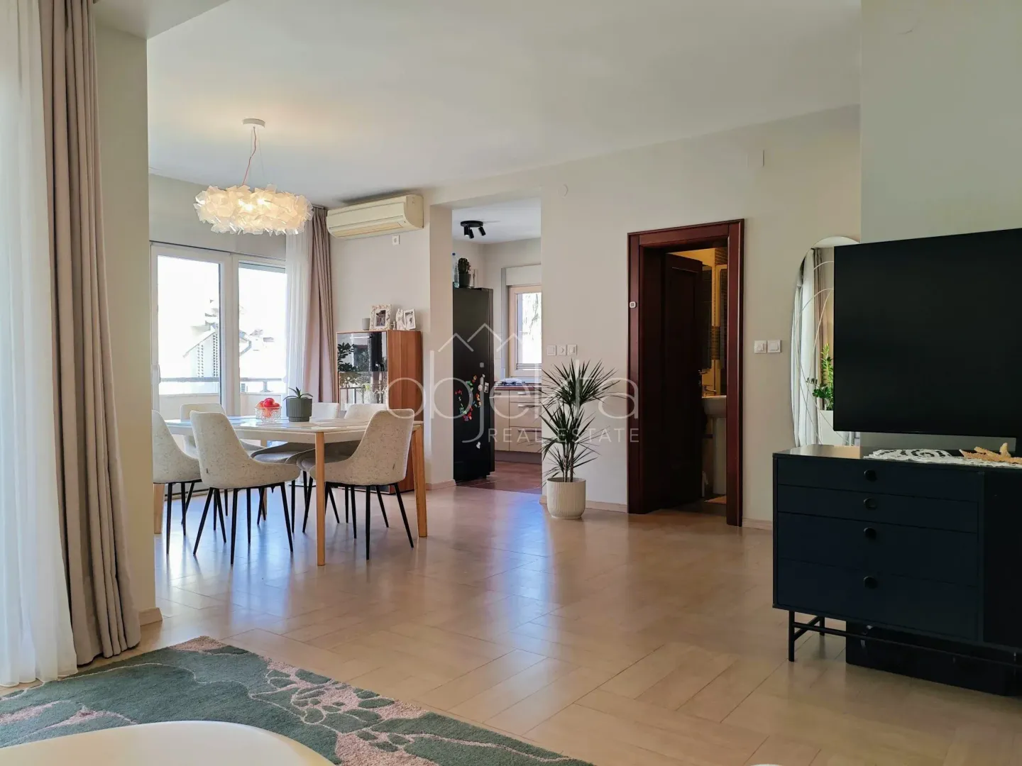 Spacious living room with dining area and access to the terrace.