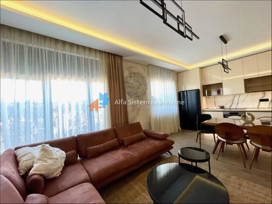 Izdavanje, stan, 200m², Senjak, Beograd