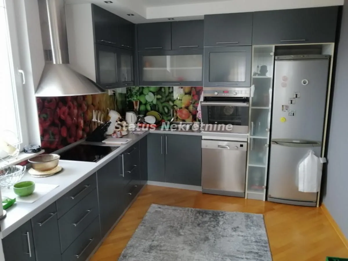 Sale, office space, 330m², Ruma, Srbija