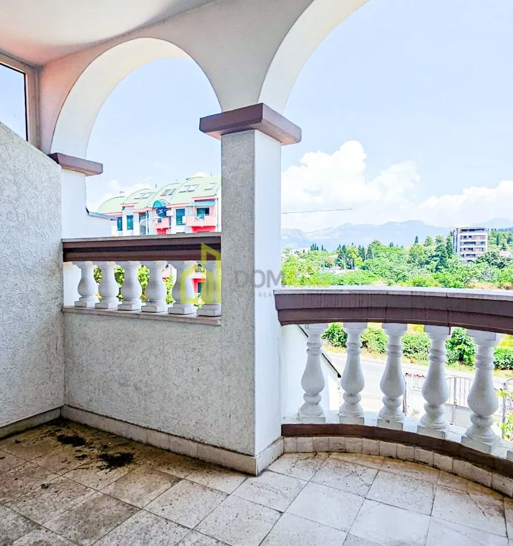 Sale, house, 350m², Momišići, Podgorica