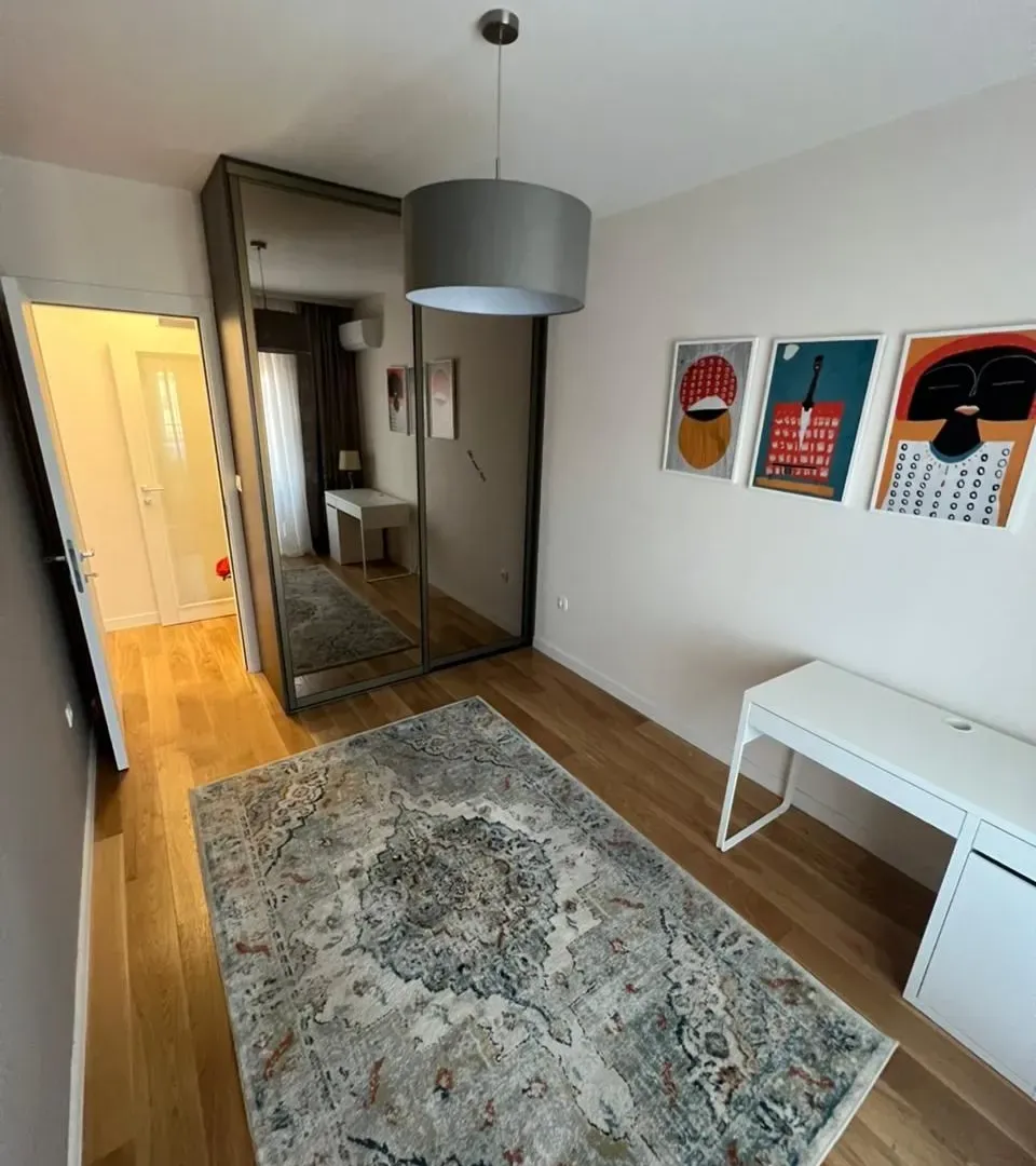 Izdavanje, dvosoban stan, 73m², Central Point, Podgorica