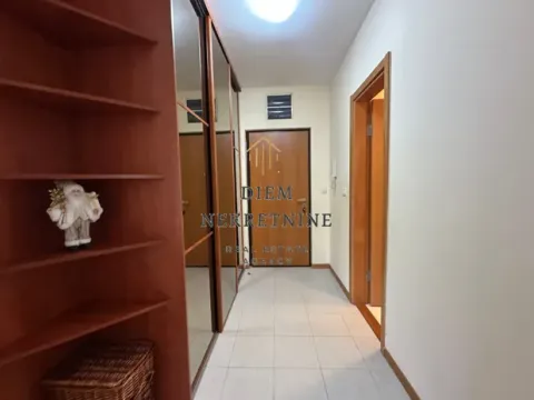 Izdavanje, jednosoban stan, 58m², Centar, Bar - image 3