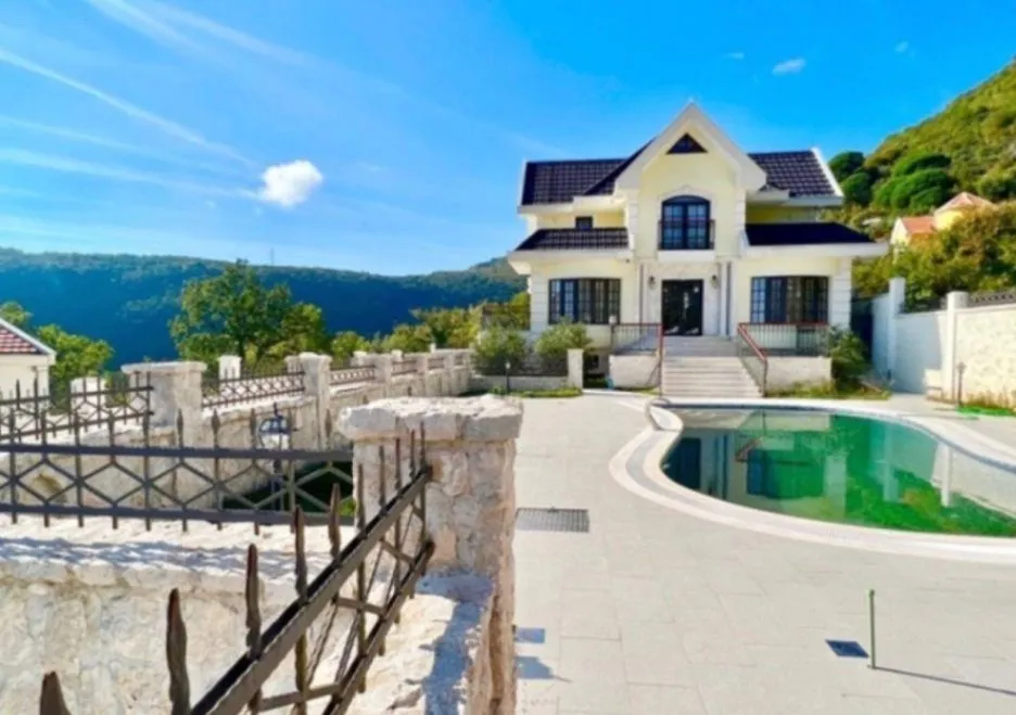 Izdavanje, kuća, 400m², Markovići, Budva