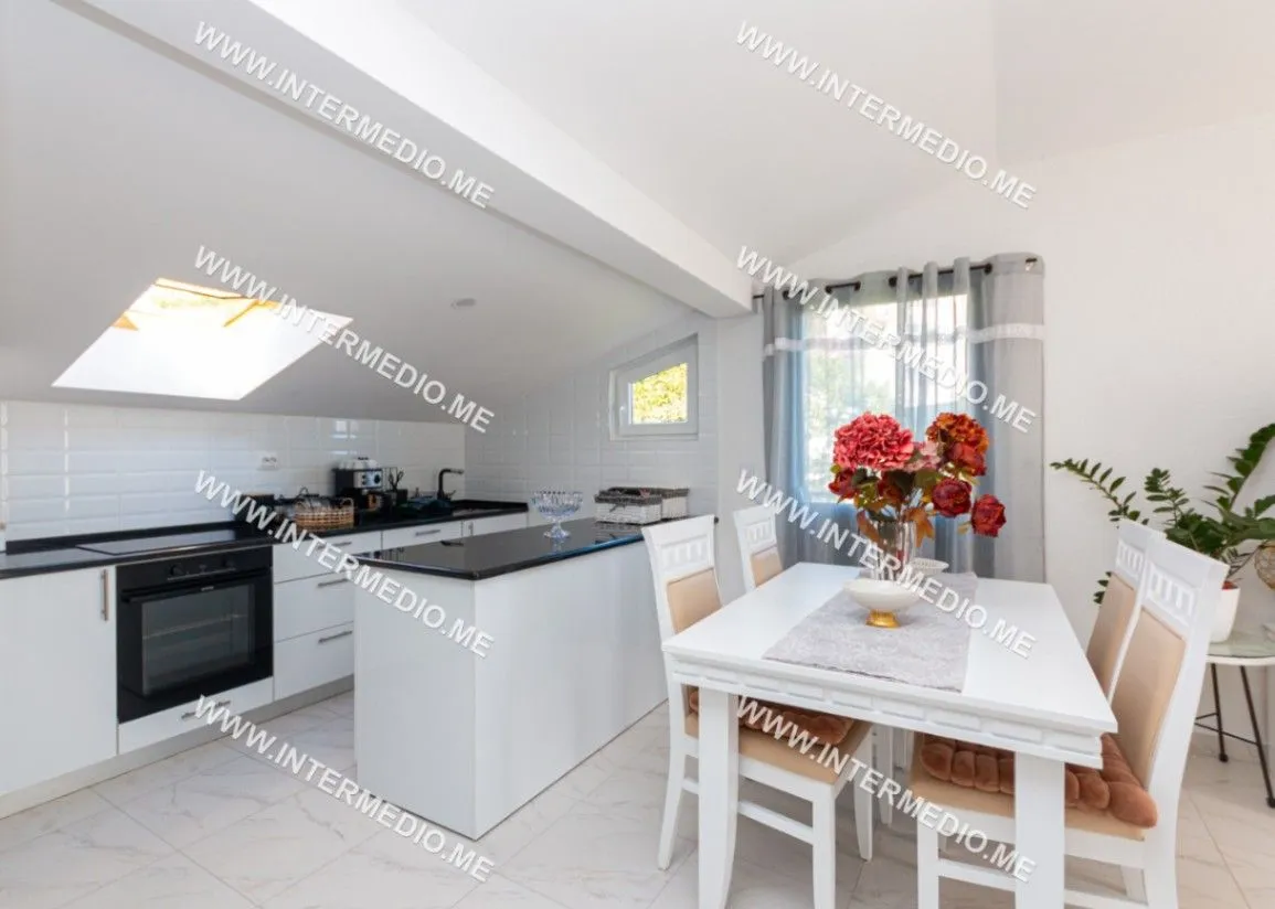 Prodaja, dvosoban stan, 98m², Igalo, Herceg Novi