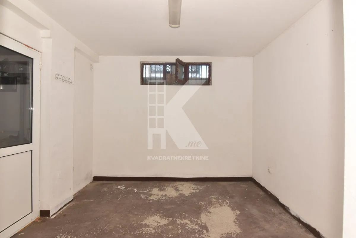 Prodaja, kuća, 752m², Zelenika, Podgorica