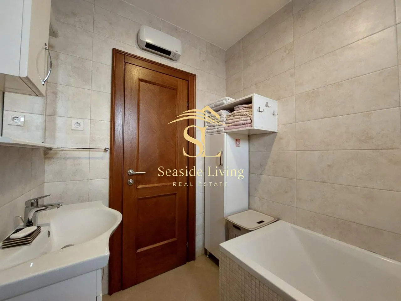 Rent, three bedroom apartment, 130m², Dobrota, Kotor