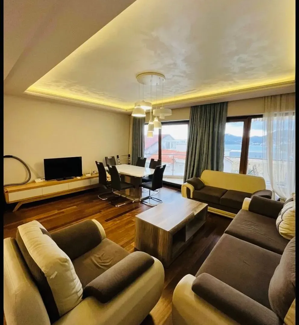 Prodaja, dvosoban stan, 74m², Pržno, Budva
