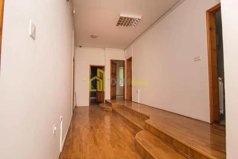 Izdavanje, kuća, 400m², Momišići, Podgorica
