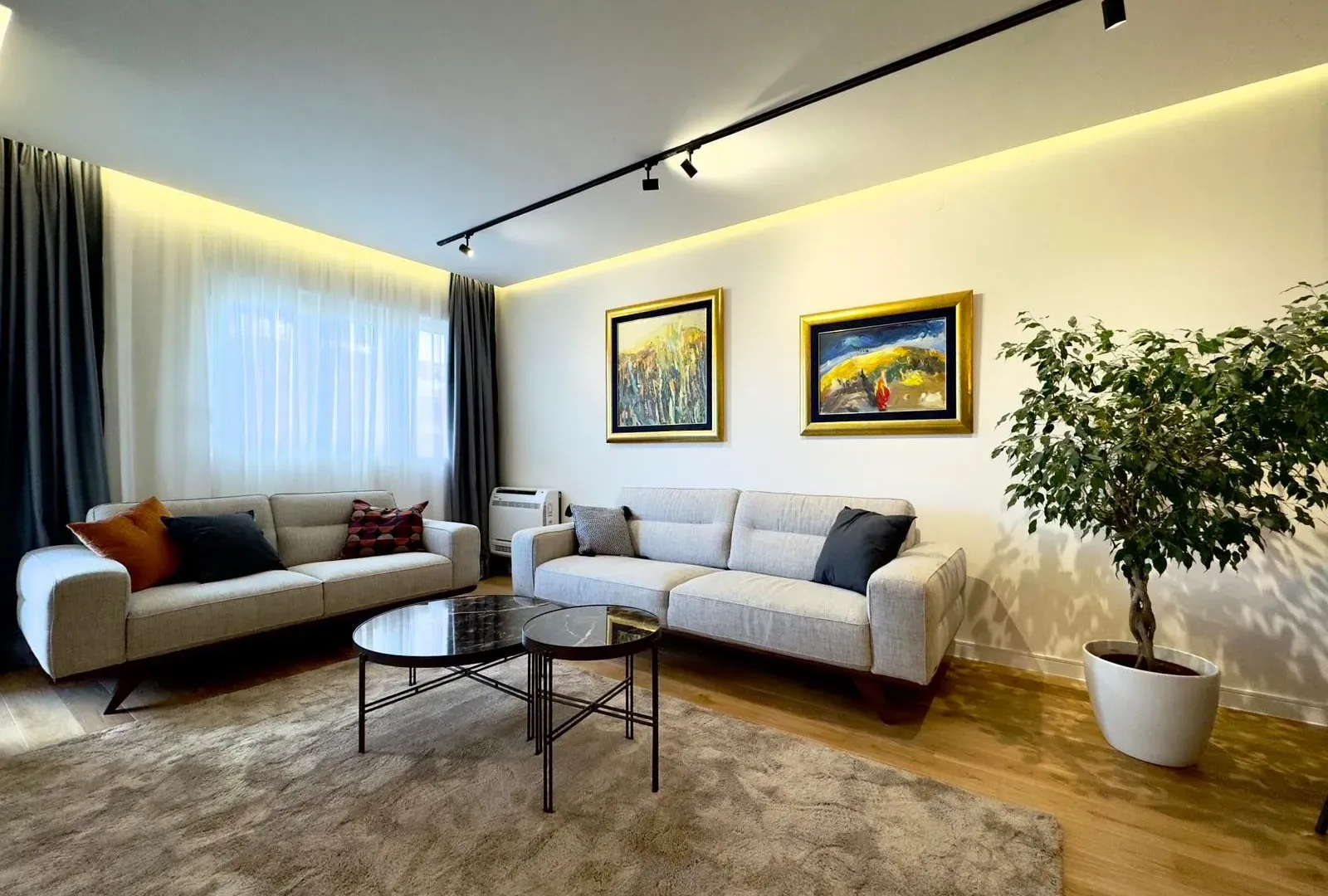 Izdavanje, dvosoban stan, 108m², Central Point, Podgorica