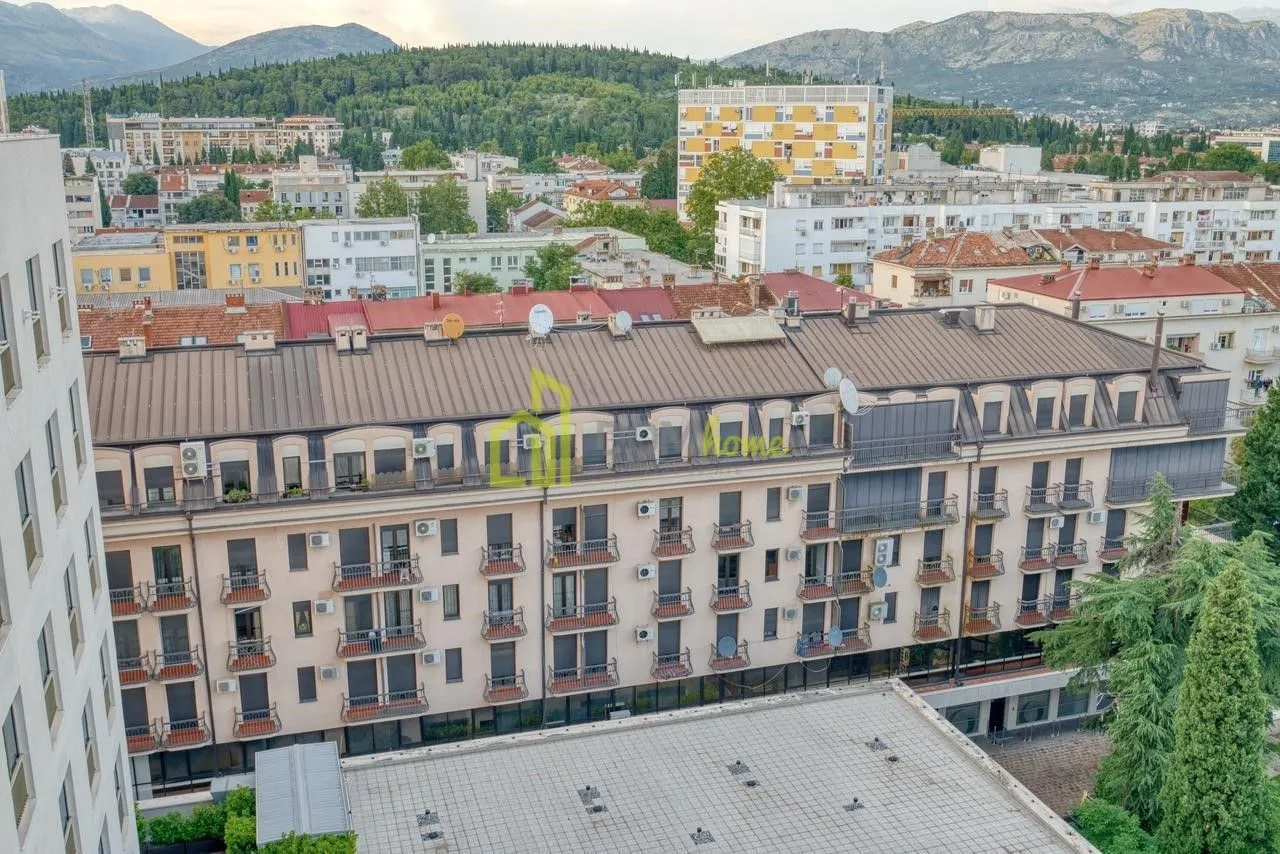 Izdavanje, dvosoban stan, 90m², Centar, Podgorica
