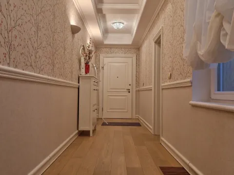 Izdavanje, trosoban stan, 120m², Stari grad, Novi Sad - image 9