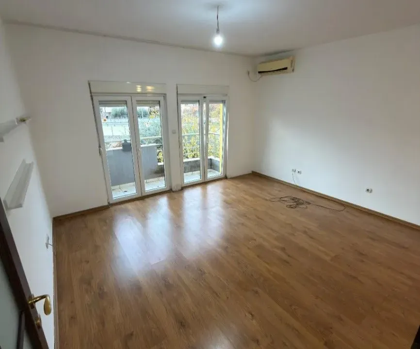 Izdavanje, dvosoban stan, 74m², Donja Gorica, Podgorica