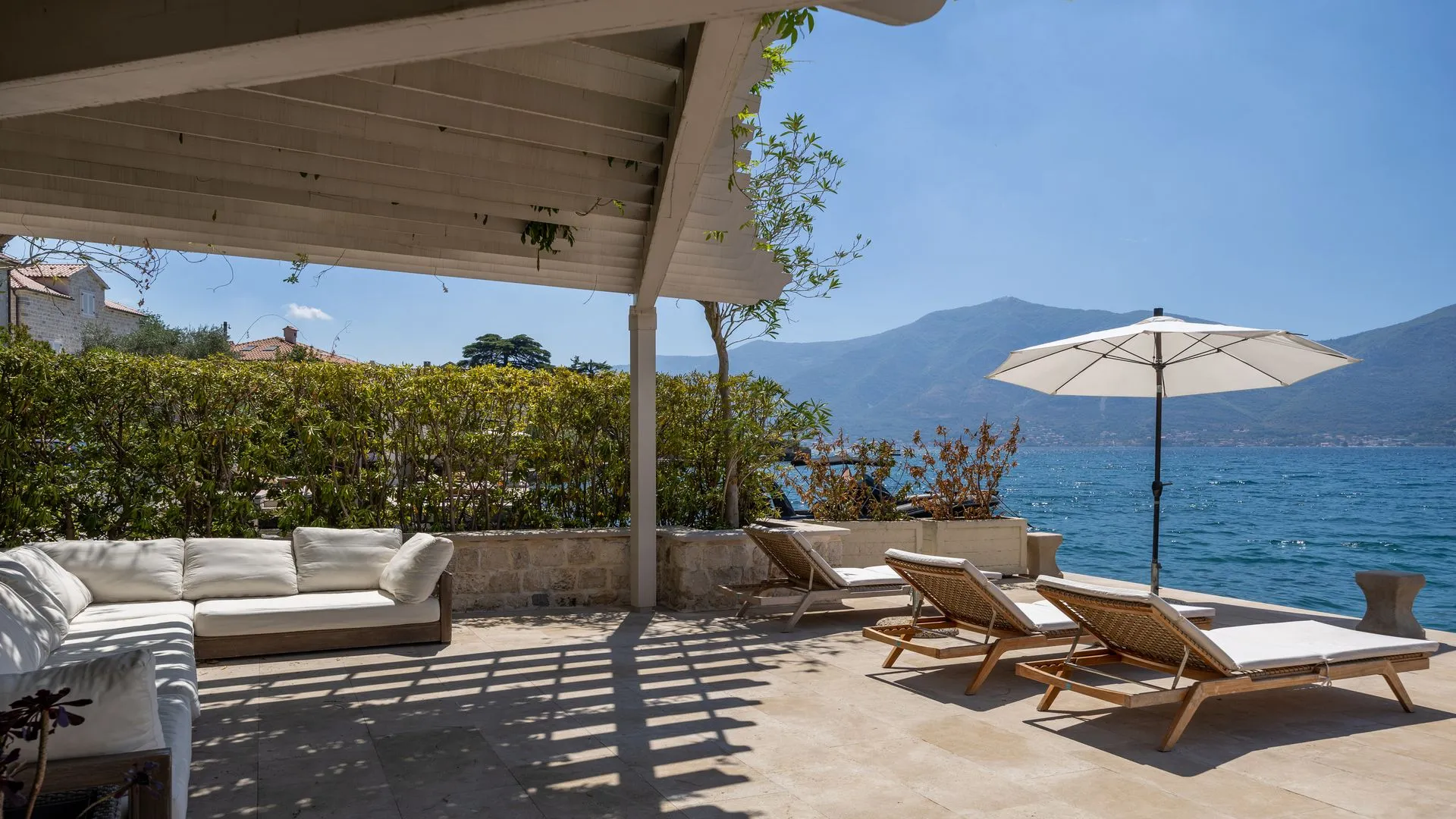 Rent, house, 587m², Dobrota, Kotor