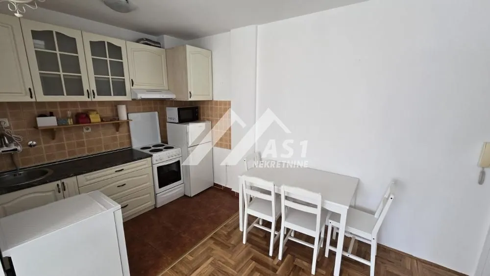 Izdavanje, jednosoban stan, 33m², Salajka, Novi Sad Sve Podlokacije