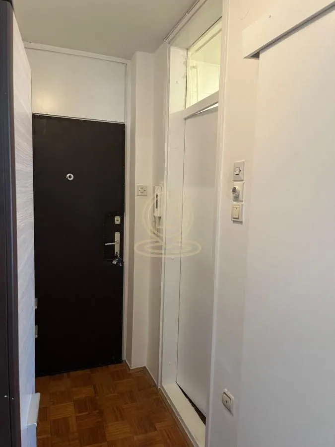 Prodaja, trosoban stan, 62m², Novo naselje, Novi Sad