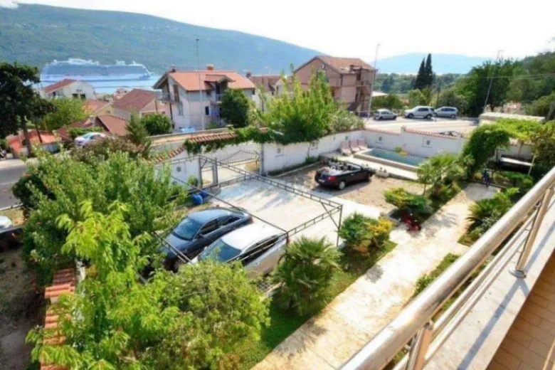 Prodaja, dvosoban stan, 72m², Đenovići, Herceg Novi