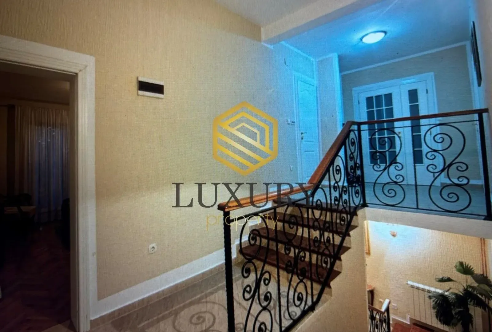 Rent, house, 200m², Donja Gorica, Podgorica