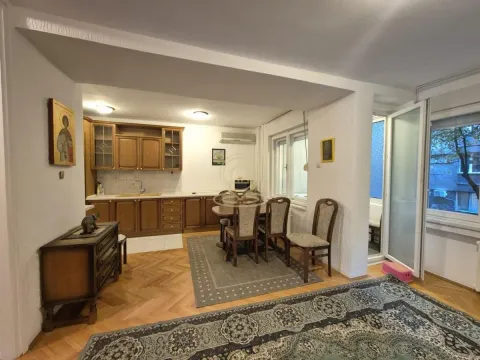 Izdavanje, trosoban stan, 70m², Stari Grad, Beograd - image 17
