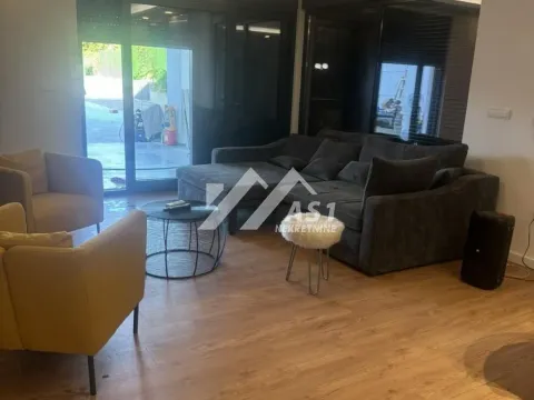 Izdavanje, kuća, 250m², Novi Banovci, Stara Pazova - image 1