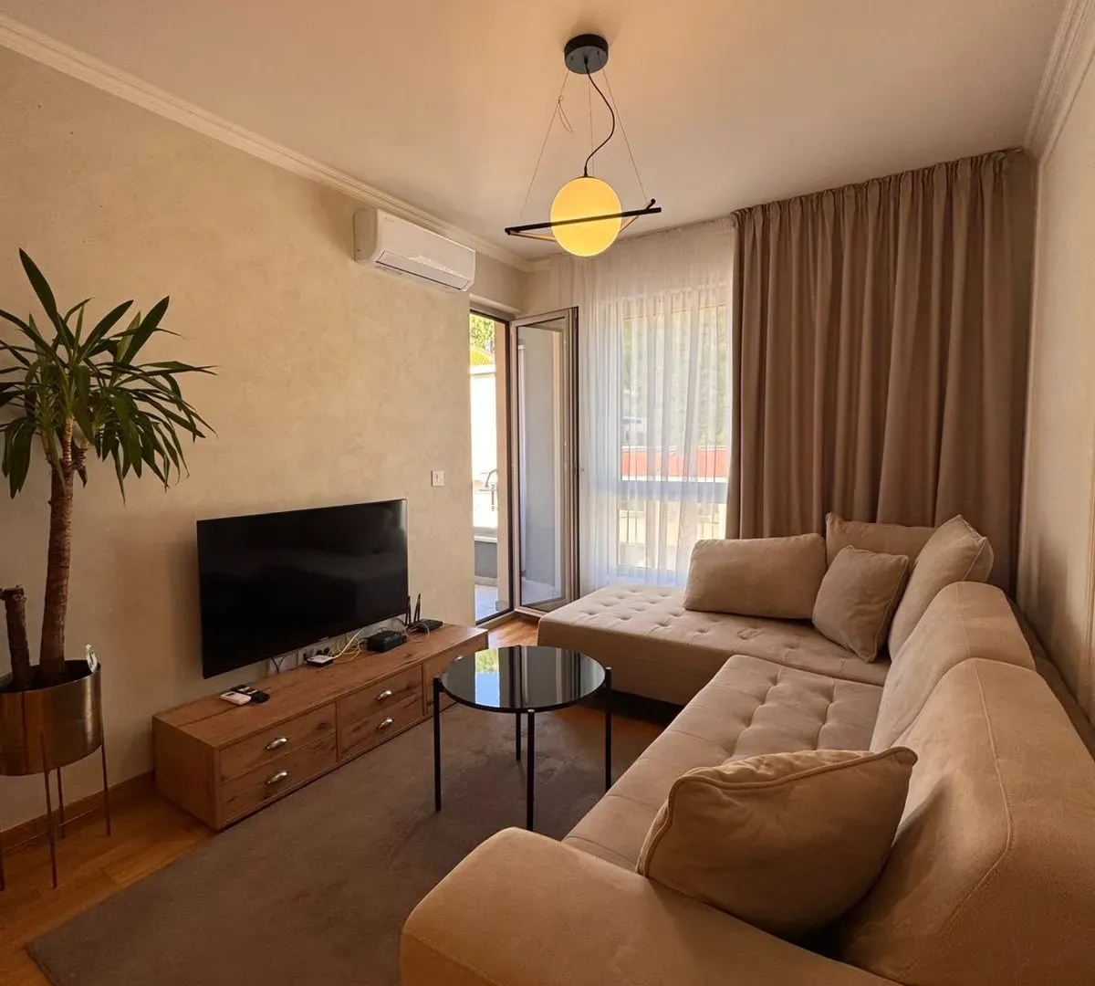 Rent, one bedroom apartment, 62m², Bečići, Budva