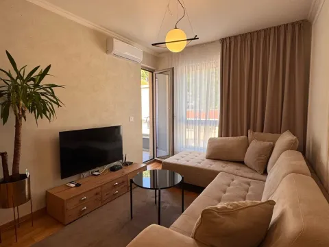 Rent, one bedroom apartment, 62m², Bečići, Budva - image 2