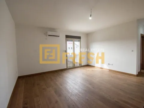 Rent, office space, 56m², City Kvart, Podgorica - image 2