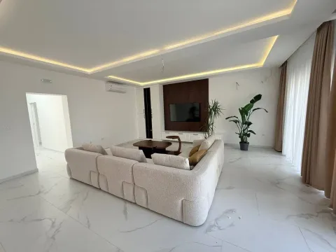 Sale, three bedroom apartment, 196m², Centar, Bar - image 10