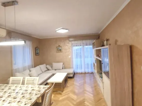 Izdavanje, dvosoban stan, 88m2, City Kvart, Podgorica Izdavanje, dvosoban stan, 88m2, City Kvart, Podgorica